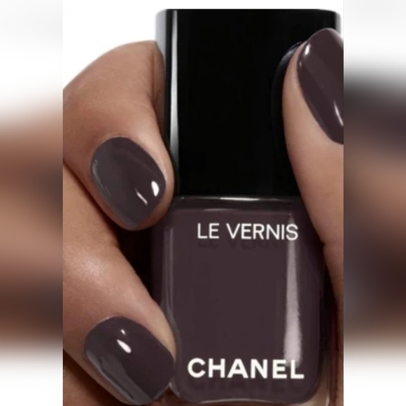 CHANEL Other - Chanel Le Vernis Nail Polish #570 Androgyne 0.4 oz RARE RETIRED Smoky Eggplant